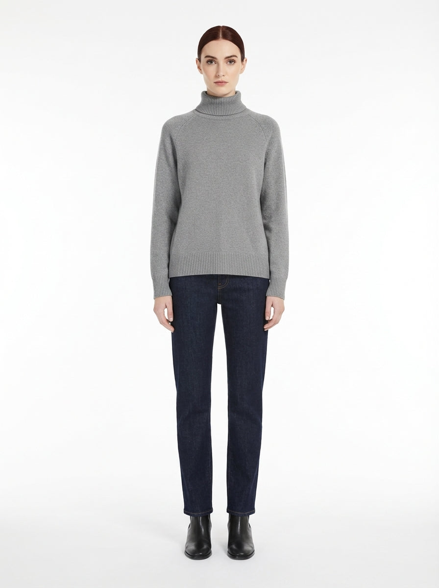 LadyLuxury | Cashmere Blend Oversized Turtleneck Sweater - Effortless Winter Minimalism