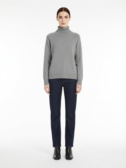 LadyLuxury | Cashmere Blend Oversized Turtleneck Sweater - Effortless Winter Minimalism