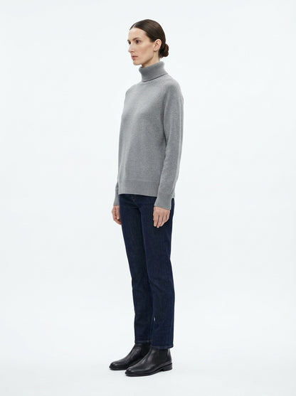 LadyLuxury | Cashmere Blend Oversized Turtleneck Sweater - Effortless Winter Minimalism