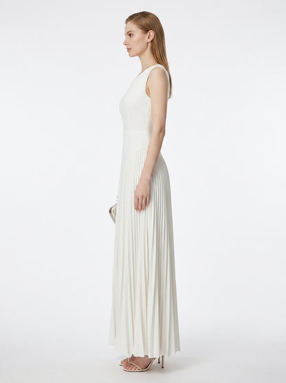 LadyLuxury | Elegant V-Neck Pleated Maxi Dress in White